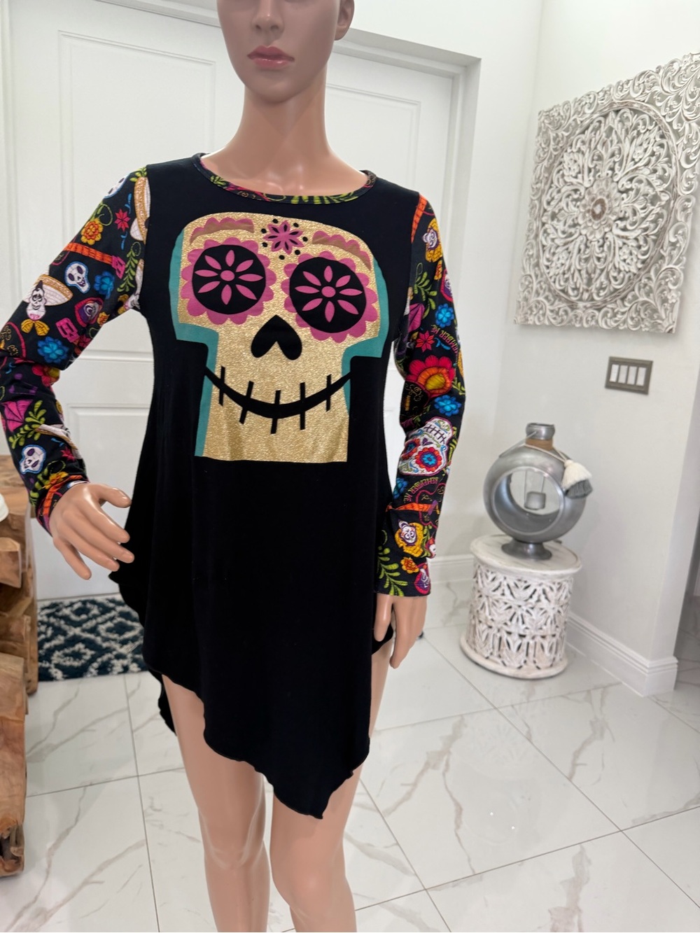 Black Women's Skull Graphic Tunic Top with Colorful Sleeves
